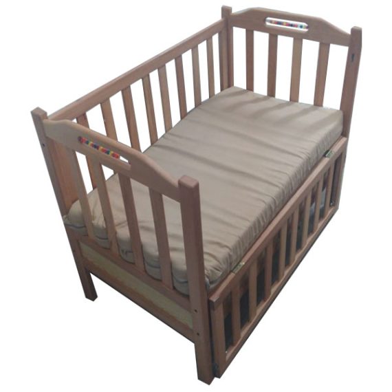 Beech wood bed with toys and drawers next to a movable 110 * 63 cm with the mattress